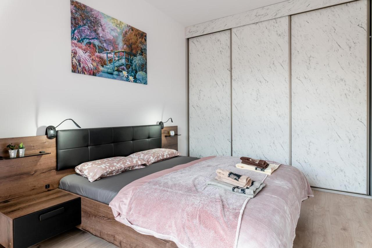 Apartwro - Apartament Przy Wyspie Slodowej, Garaz, Projektor, Rowery Apartment Wroclaw Bagian luar foto