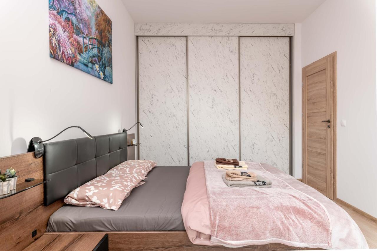 Apartwro - Apartament Przy Wyspie Slodowej, Garaz, Projektor, Rowery Apartment Wroclaw Bagian luar foto